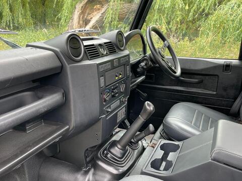 Land Rover Defender view 5