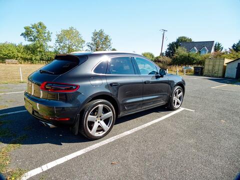 Porsche Macan view 23