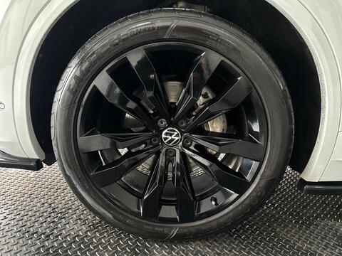 Volkswagen Touareg view 8