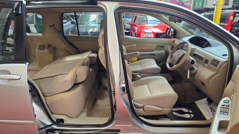 Toyota Raum view 18