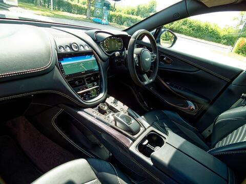 Aston Martin DBX view 32