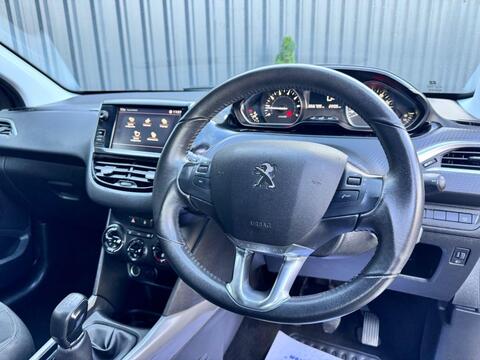 Peugeot 2008 view 10
