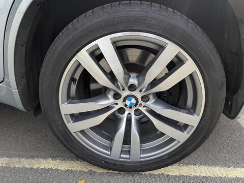 BMW X5 M view 12
