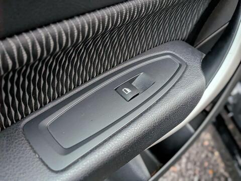 BMW 1 Series view 30