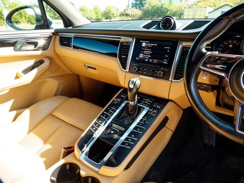 Porsche Macan view 36