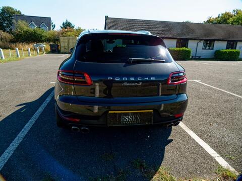 Porsche Macan view 21