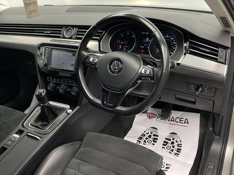 Volkswagen Passat view 2