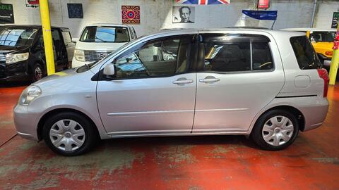 Toyota Raum view 29