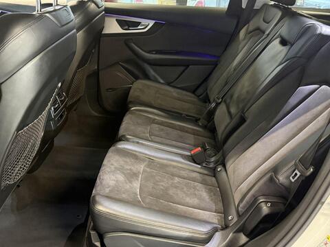 Audi Q7 view 21