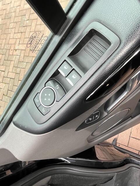 Ford Tourneo Custom view 72