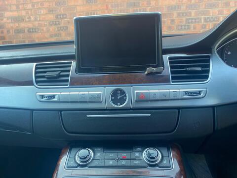 Audi A8 view 30
