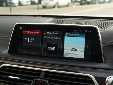 BMW 7 Series view 24