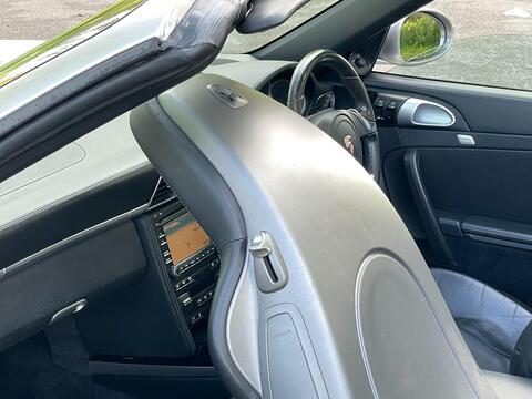 Porsche 911 view 39