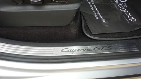 Porsche Cayenne view 35