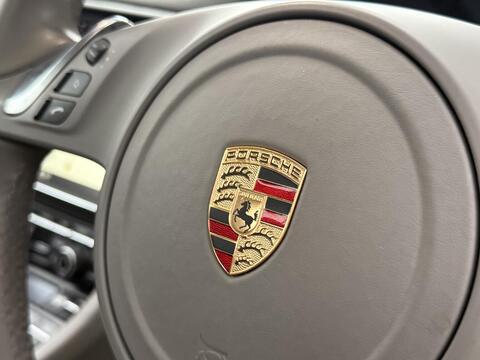 Porsche 911 view 34