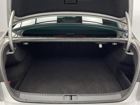 Volkswagen Passat view 30