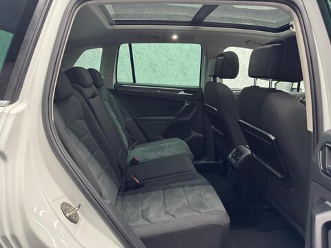 Volkswagen Tiguan view 5