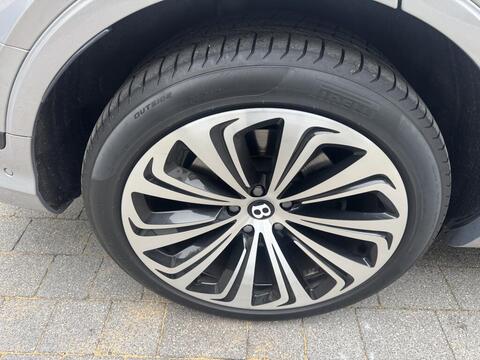 Bentley Bentayga view 27