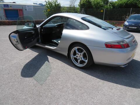 Porsche 911 view 11