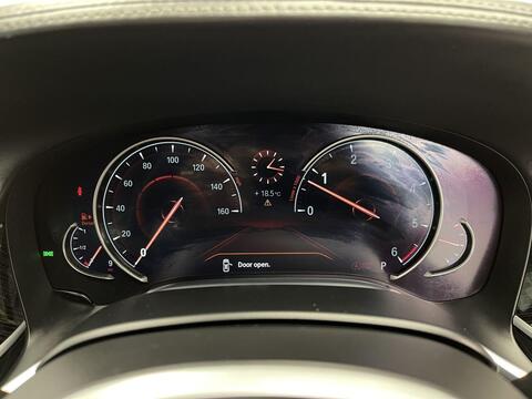 BMW 7 Series view 18