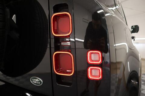 Land Rover Defender view 64