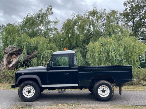 Land Rover Defender view 3