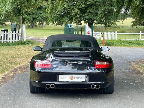 Porsche 911 view 18