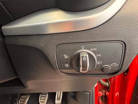 Audi Q2 view 21