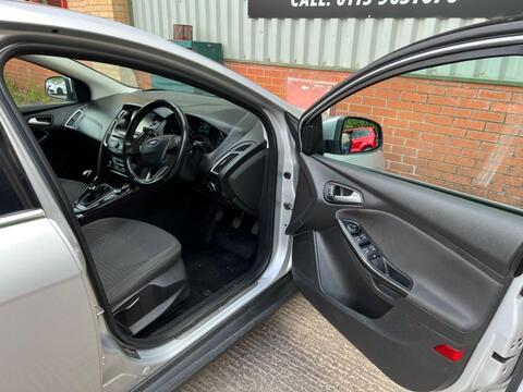 Ford Focus view 9