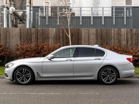 BMW 7 Series view 5