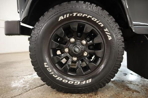 Land Rover Defender view 36