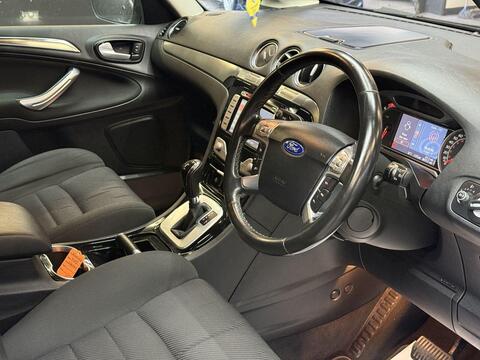 Ford Galaxy view 11