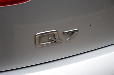 Audi Q7 view 11
