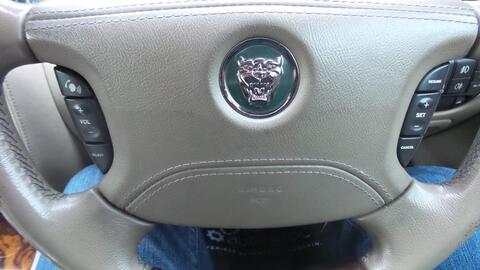 Jaguar XJ view 15