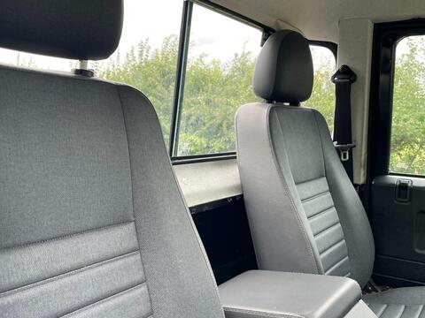 Land Rover Defender view 37