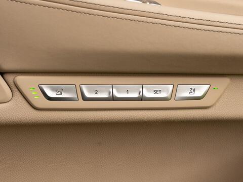 BMW 7 Series view 19