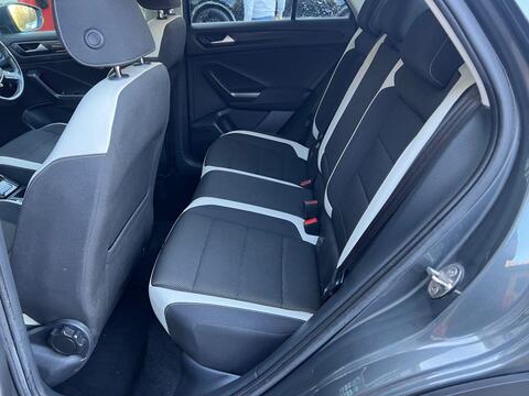 Volkswagen T-Roc view 15