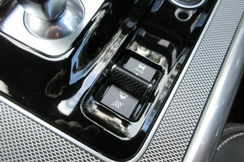 Jaguar Xe view 23
