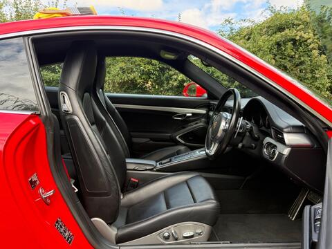 Porsche 911 view 4