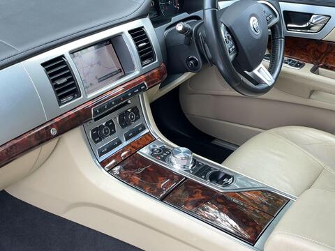 Jaguar XF view 30