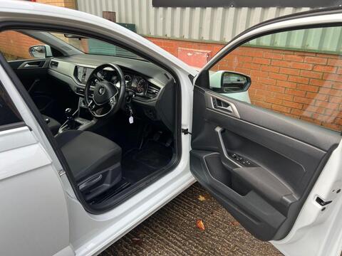 Volkswagen Polo view 12