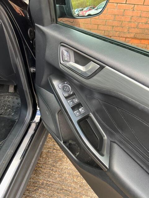 Ford Focus view 23