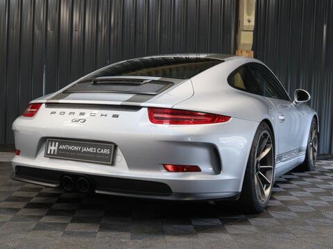 Porsche 911 view 111