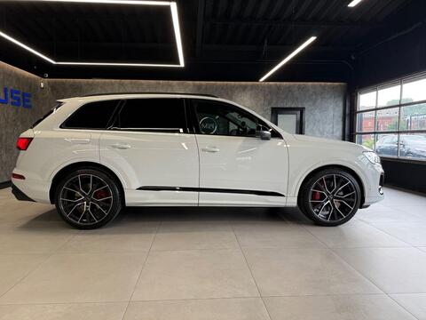 Audi SQ7 view 8