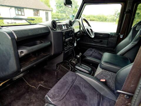 Land Rover Defender view 32