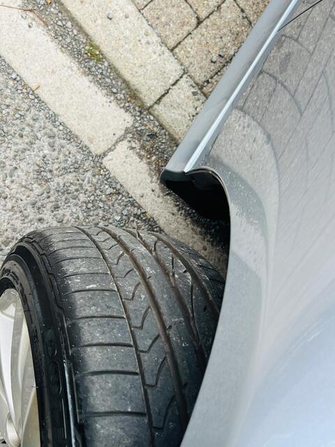 BMW 3 Series view 32