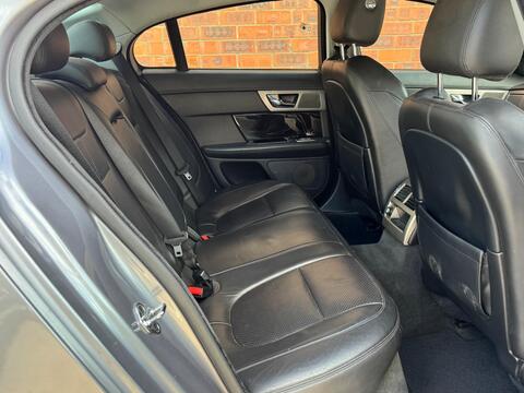 Jaguar XF view 14