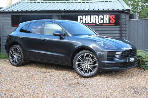 Porsche Macan view 3