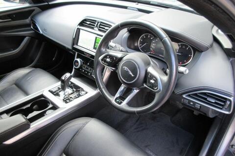 Jaguar Xe view 33