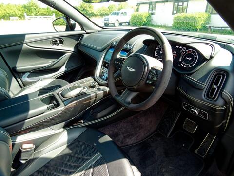 Aston Martin DBX view 36